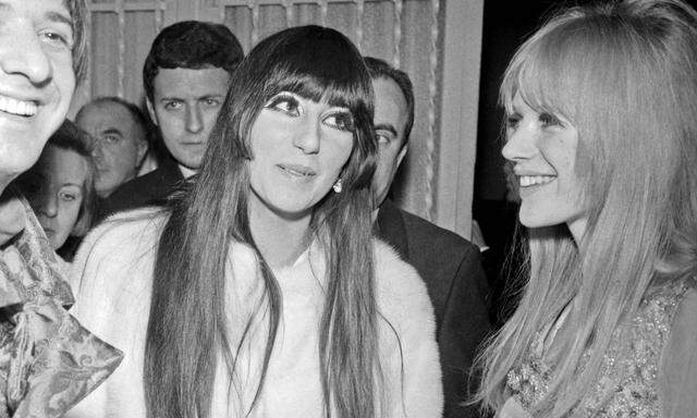 Cher und Marianne Faithfull lieferten Inspiration für den neuen Haartrend (1976).