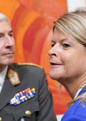 Generalstabschef Robert Brieger und Ministerin Klaudia Tanner (ÖVP) haben unterschiedliche Pläne für das Heer.  