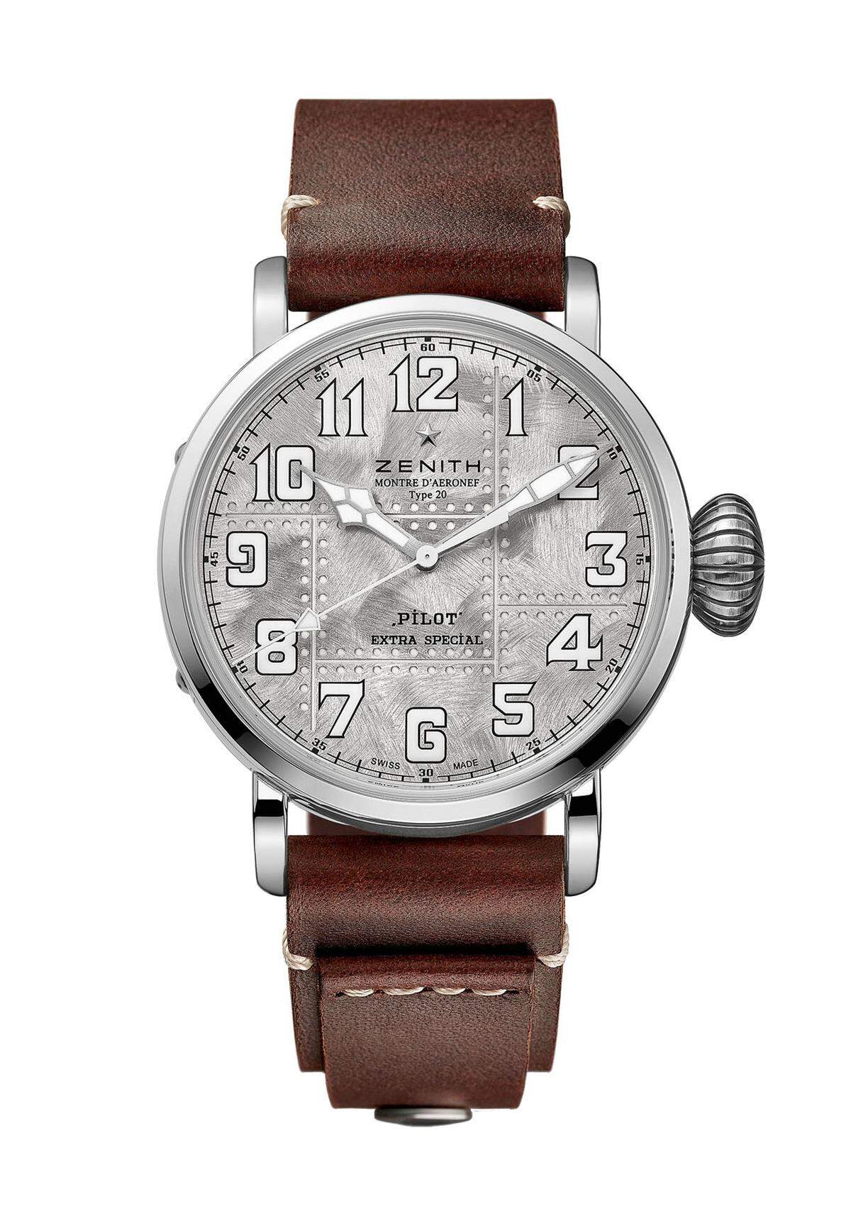Zenith „Pilot Type 20 Extra Special Silver“. Die Schweizer Manufaktur hat ihre „Pilot“-Kollektion um ihre allererste Armbanduhr mit einem Gehäuse aus Silber erweitert.
