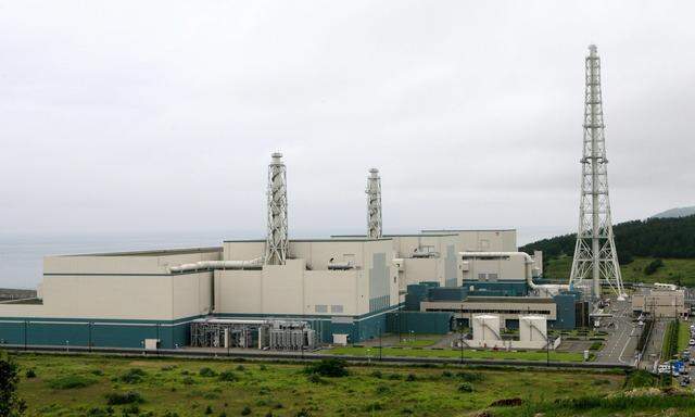 Das Sicherheitssystem der Anlage Kashiwazaki-Kariwa sei verbessert worden, so dass nun Uranstäbe wieder angeliefert und in den Reaktor eingeführt werden dürfen.