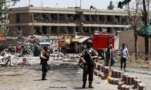 Schock in Kabul. Ein Sprengstoffattentat richtete am Mittwoch schwere Schäden in Afghanistans Hauptstadt an.