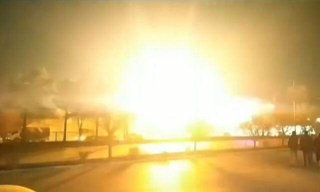 Dieses Bild soll die Explosion in Isfahan zeigen.