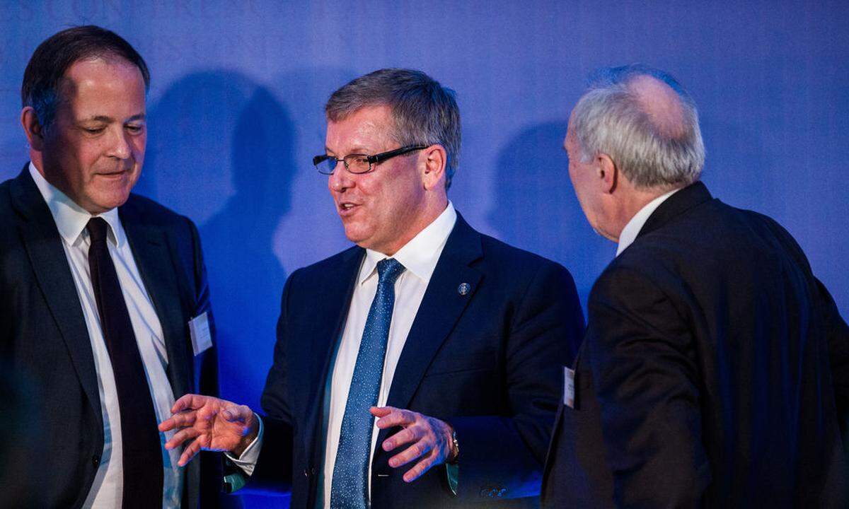 v.l.n.r. Benoit Coeure, Gyorgy Matolcsy, Präsident der ungarischen Notenbank und Ewald Nowotny