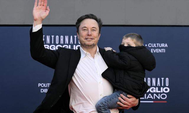 Elon Musk hat selbst elf Kinder. 