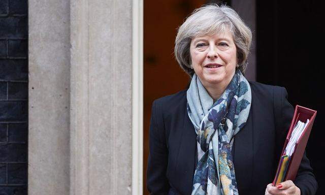 Die britische Premierministerin Theresa May will Firmen nach dem Brexit mit niedrigen Unternehmenssteuern im Land halten.