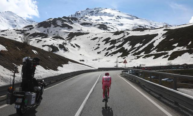 Uneinholbar auf dem Weg zur Alleinherrschaft: Tadej Pogačar beherrscht die Alpenpässe. 