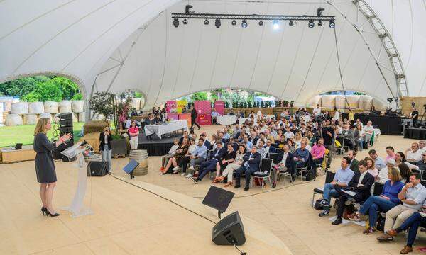 Parteichefin Beate Meinl-Reisinger am Neos-Parteitag.