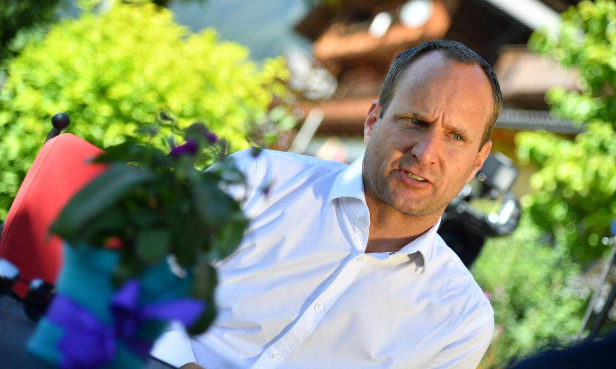 "Ich rufe Johanna Mikl-Leitner zu, sie soll 'Hanni die Helle' sein, wenn sie in die Geschichtsbücher eingehen will." Transparenz bei den Förderungen, darauf drängt Neos-Obmann Matthias Strolz.