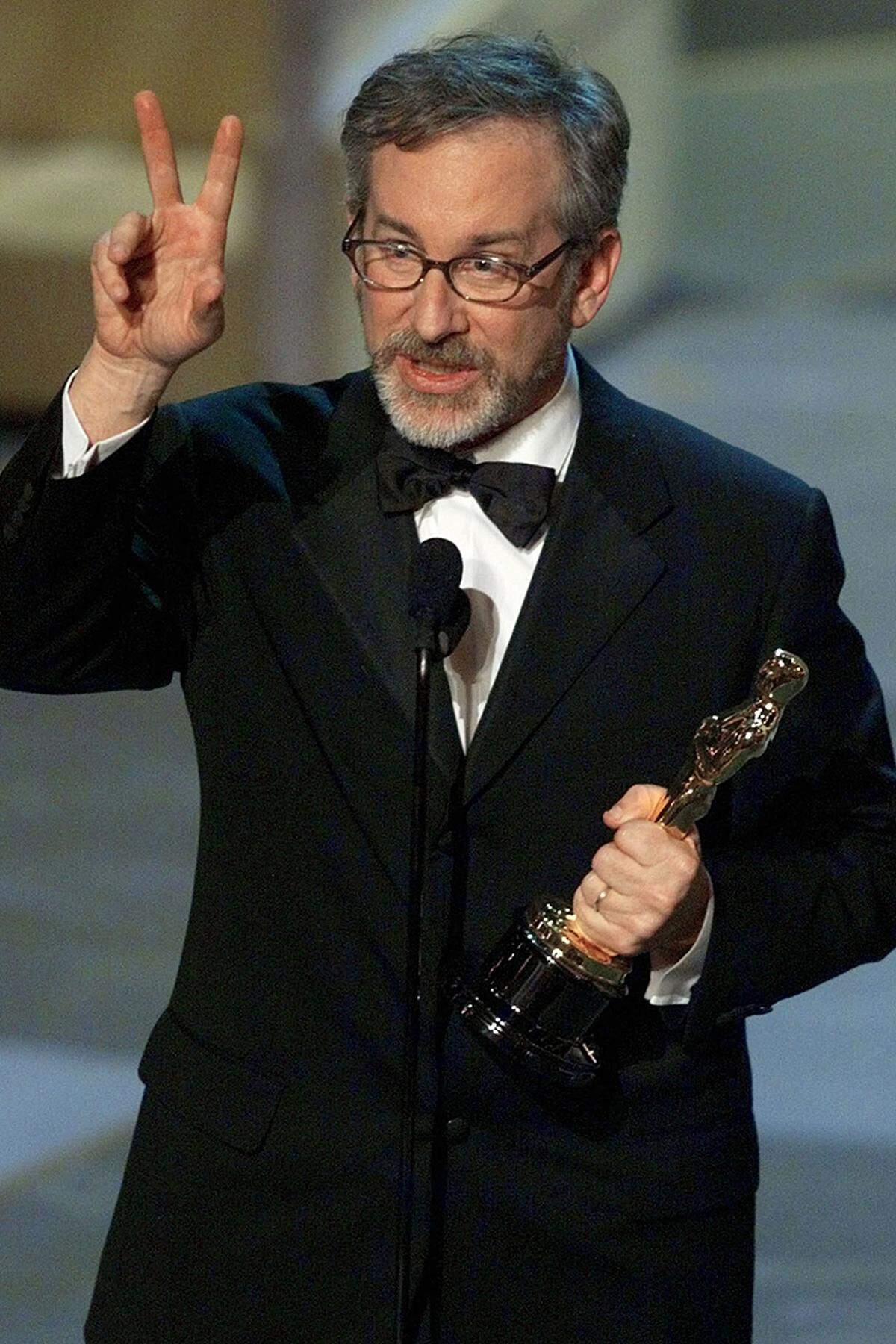 Mit sieben Nominierungen ist Steven Spielberg Dauergast bei den Oscars. Augezeichnet wurde er für "Schindlers Liste" (1994) und "Der Soldat James Ryan" (Saving Private Ryan, 1999). Seine Oscar-Sammlung hätte er heuer mit "Bridge of Spies" erweitern können, 2013 mit "Lincoln" und 2006 mit "München". Außerdem hatte er mit "E.T." und dem Indiana-Jones-Film "Jäger des verlorenen Schatzes" sowie "Unheimliche Begegnung der dritten Art" (Close Encounters Of The Third Kind) Siegeschancen.