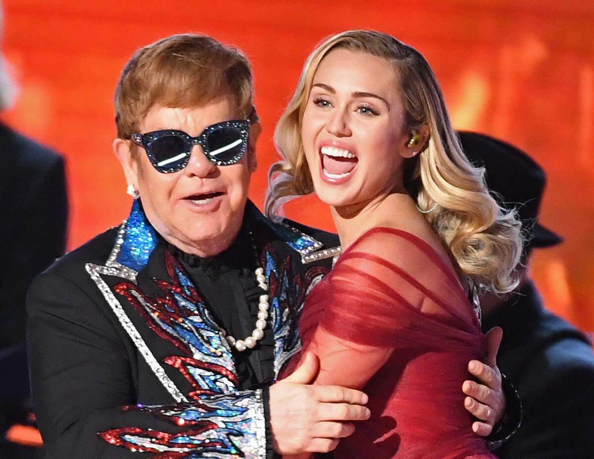 Dagegen fast langweilig: Das Zusammenfinden von Elton John und Miley Cyrus. Sie gaben ein Duett.