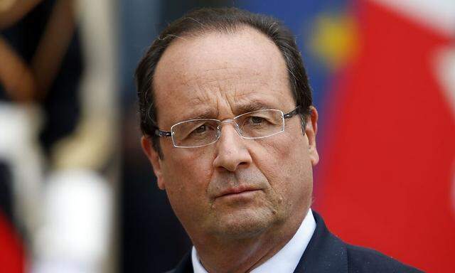 French President Francois Hollande stands on the steps of the Elysee Palace in Paris