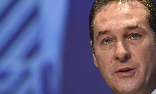 FPÖ-Chef Strache in Moskau - Debatte über russisches Geld in Wien 