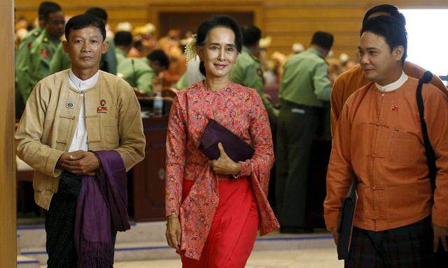 Myanmar´s National League for Democracy leader Aung San Suu Kyi arrives for the opening of the new parliament in Naypyitaw