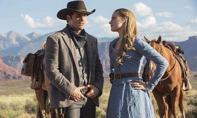Können sich Androiden verlieben? James Marsden als Revolverheld Teddy und Evan Rachel Wood als schöne Farmerstochter Dolores in ''Westworld''