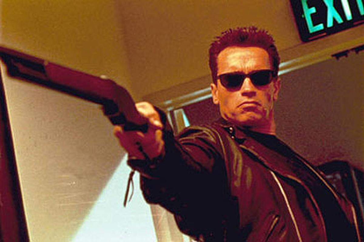 Mit "Terminator 2 - Tag der Abrechnung" kehrte Arnie 1991 auf der Leinwand wieder dorthin zurück, wo er hingehört. Tough - tougher - Schwarzenegger lautete die Devise beim vierfach Oscar-gekrönten Terminator-Sequel. Dem Publikum gefiel´s und die "steirische Eiche" konnte sich über eine Gage von 15 Millionen Dollar freuen. Beim ersten Teil waren es gerade einmal 75.000 gewesen.