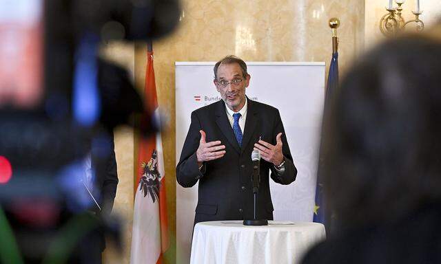 Bildungsminister Heinz Faßmann bei einer Pressekonferenz im Ministerium.