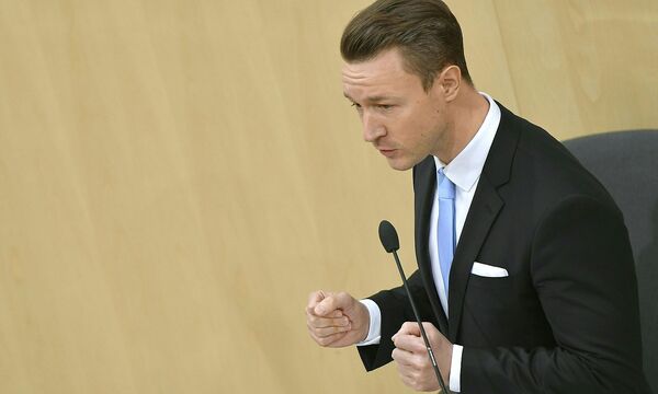 NATIONALRAT MIT REGIERUNGSERKLAeRUNG: BLUeMEL