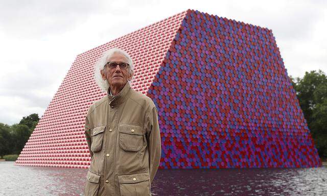 FILE PHOTO: Artist Christo stands in front of his work The London Mastaba, on the Serpentine in Hyde Park, London