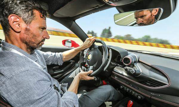 Man kann schnell ins Schwitzen geraten auf Ferraris Hausstrecke Fiorano.