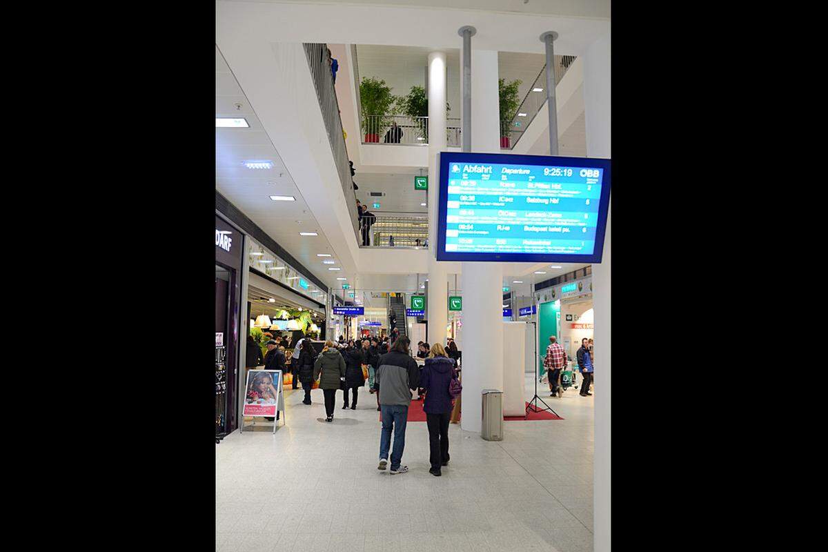 „Es war eines unserer Gründungsmotive, dass der Westbahnhof nicht ein bloßer Regionalbahnhof sein soll“, sagt „Westbahn“-Sprecher Manfred Mader. „Wir zielen genau auf Passagiere, die im Westen Wiens oder an der U3/U6 zu tun haben.“