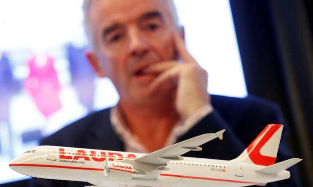 Ryanair Chief Executive O'Leary addresses a news conference in Vienna