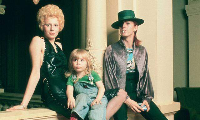 David Bowie Angie Bowie and Son Duncan Zowie Bowie Early 70s PUBLICATIONxINxGERxSUIxAUTxONLY