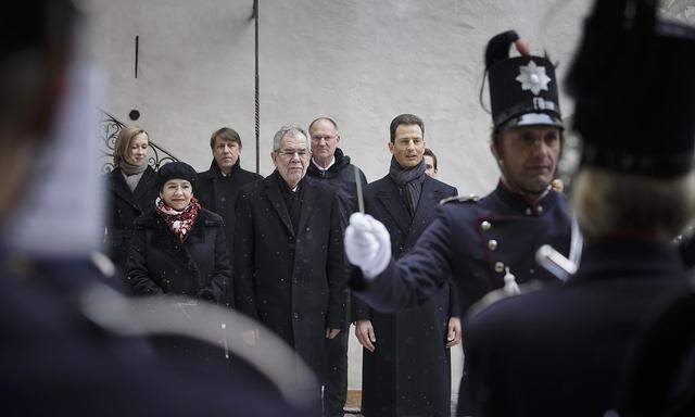 Van der Bellen neben Erbprinz Alois beim Empfang auf Schloss Vaduz