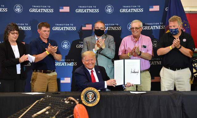 Obama hatte das Gebiet rund 200 Kilometer südöstlich von Cape Cod 2016 zu einem Schutzgebiet erklärt. Trump macht das rückgängig. 