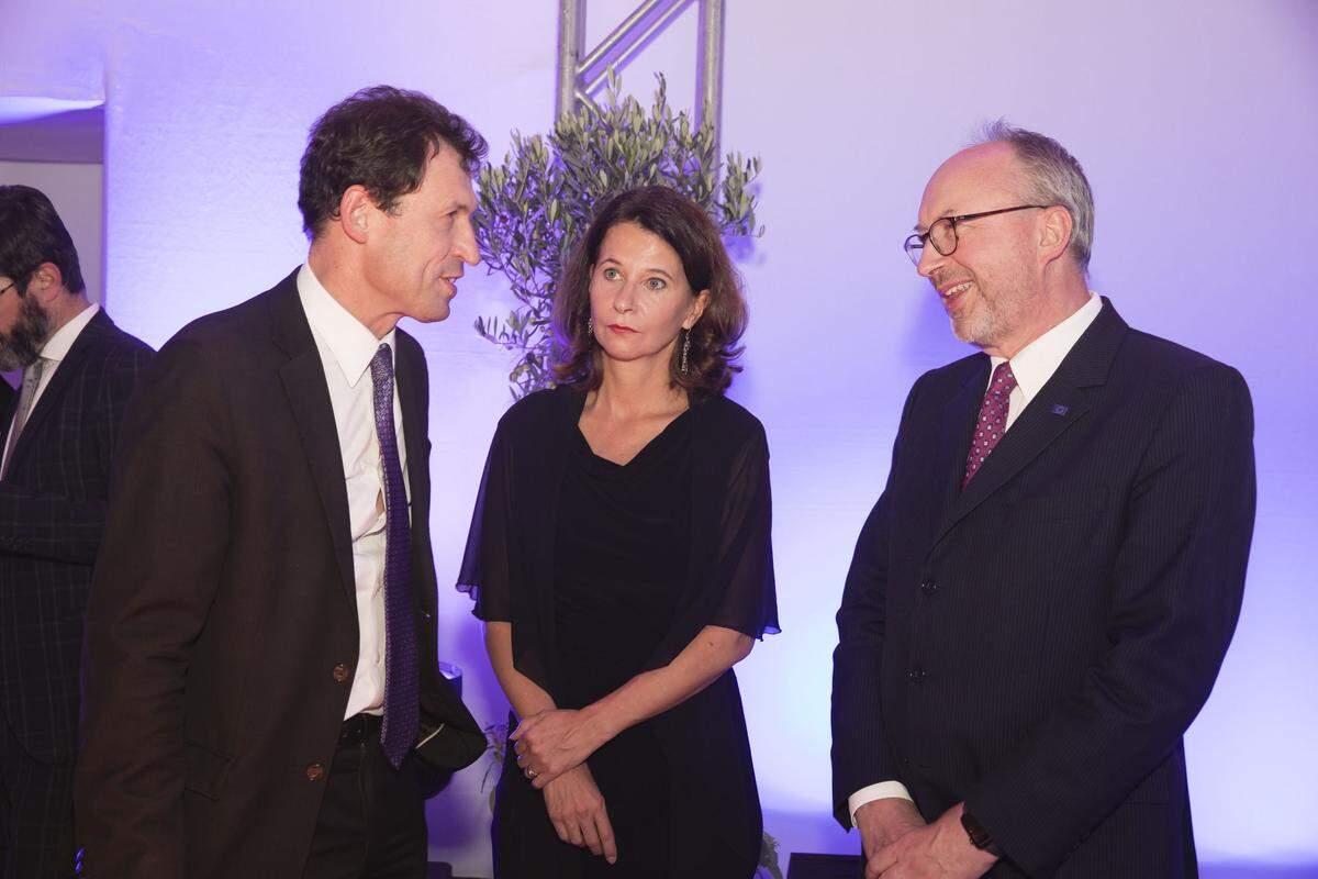 Auf Ehrenplätzen nahmen auch Verfassungsgerichtshof-Präsident Christoph Grabenwarter mit Ehefrau Alice und Wolfgang Bogensberger, Leiter der Vertretung der Europäischen Kommission in Österreich, Platz.