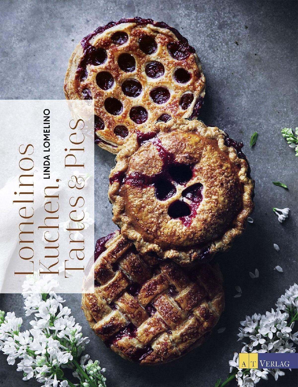 Es ist die Ära der flachen Kuchen. Hier: hochdekorativ, aber nicht zu kompliziert. Etwa mit Ribiseln und weißer Schokolade oder Zwetschken und Pistazien. "Lomelinos Kuchen, Tartes &amp; Pies", AT Verlag, 27 Euro.