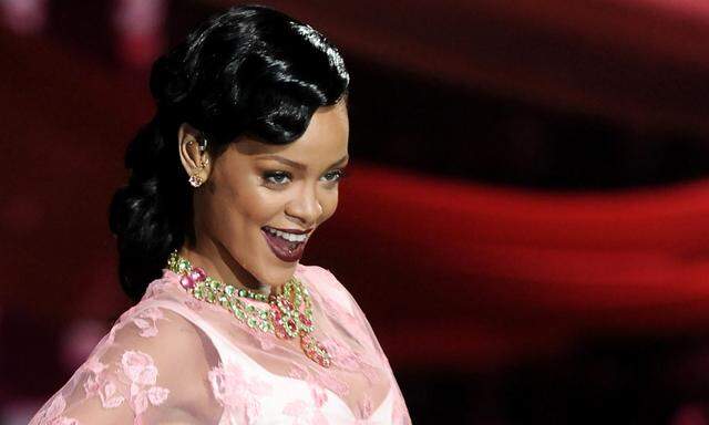 Rihanna entdeckt Modedesigner 