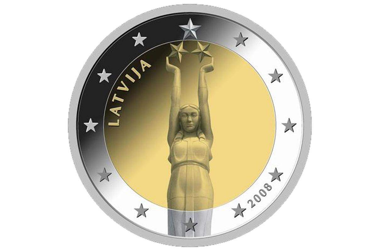 So hätte die Zwei-Euro-Münze ursprünglich aussehen sollen. Auf dem Bild ist die lettische Freiheitsstatue in Riga zu sehen, ein Symbol für die nationale Souveränität des Landes. Aufgrund der Gestaltungsrichtlinien - der Außenrand muss auf allen Münzen gleich sein - konnte der Entwurf nicht umgesetzt werden.