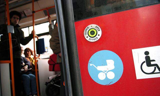 In öffentlichen Verkehrsmitteln (im Bild ein Bus der Wiener Linien) muss jeder Fahrgast auf sich selbst aufpassen.