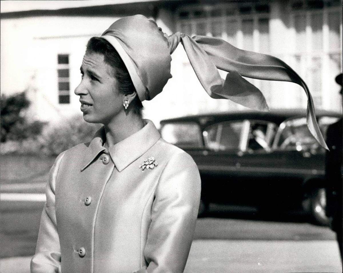 1970 setzte Princess Anne mit dieser Hutkreation aber noch eines drauf.