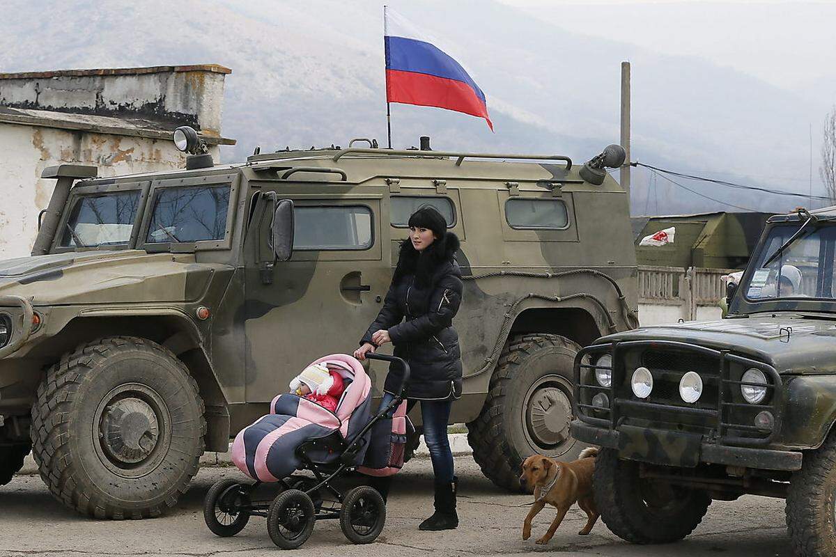 Für russophone Bewohner der Krim hat die Anwesenheit der Truppen Moskaus nichts bedrohliches an sich, im Gegenteil: Sie fühlen sich beschützt.