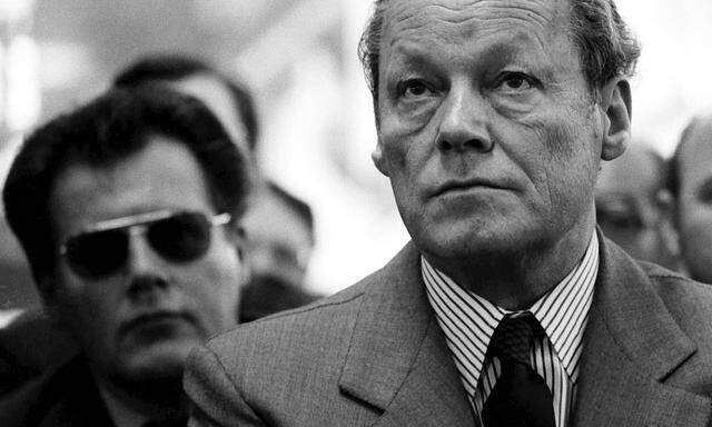 Bundeskanzler Willy Brandt (re.) und Günter Guillaume 