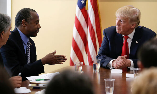 Ben Carson (2.v.li.) stand Donald Trump im Wahlkampf zur Seite.