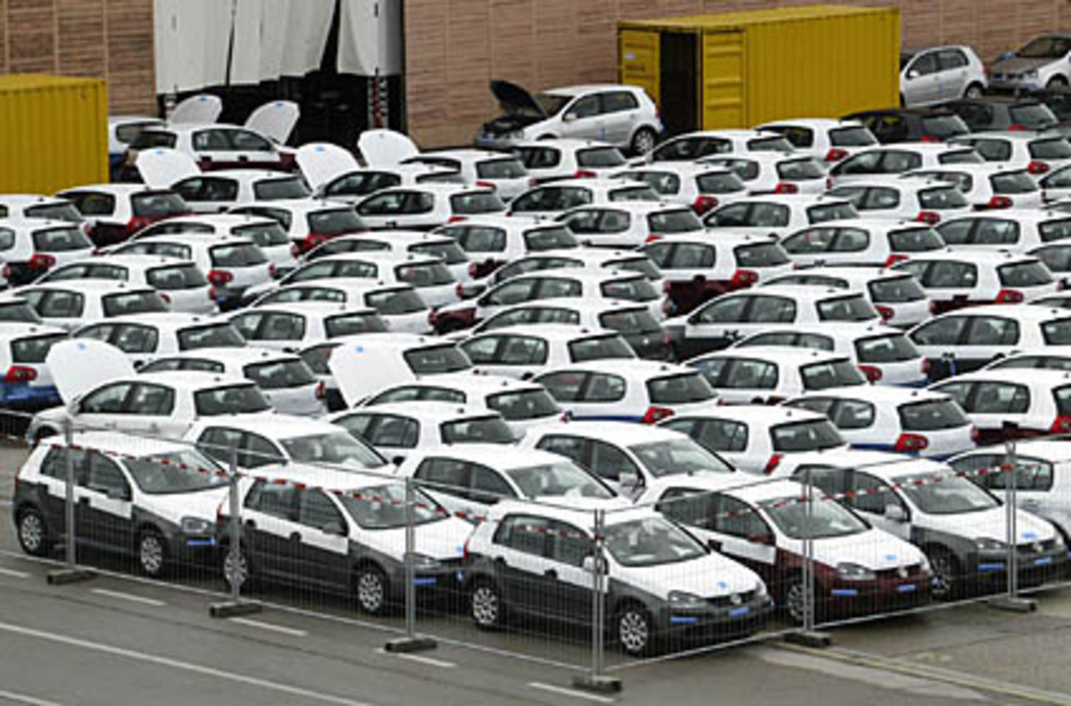 ... 4925 VW Golf kaufen. Stoßstange an Stoßstange geparkt ergäbe sich eine Neuwagenschlange, die 20,68 Kilometer lang ist.