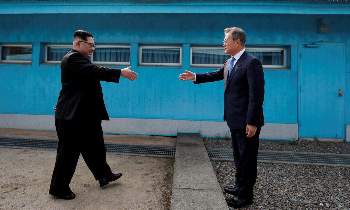 27. April. Als erster nordkoreanischer Machthaber seit Kriegsende vor 65 Jahren betrat Kim Jong-un südkoreanischen Boden. Er wolle ein "neues Kapitel" in den Beziehungen zu Südkorea aufschlagen, meinte Kim. Doch die Frage bleibt: Wie ernst meint es Nordkorea?