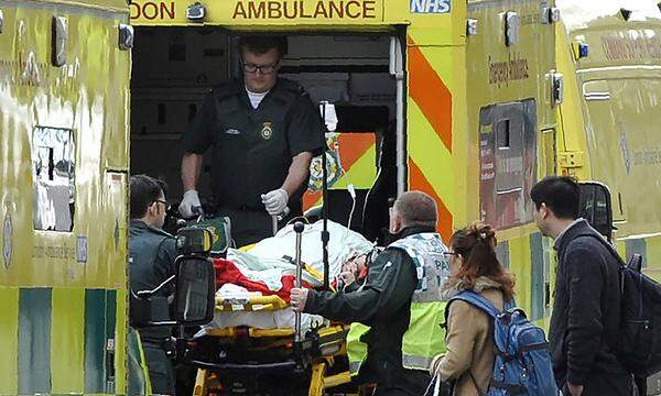 Im Krankenhaus King's Cross werden derzeit viele der Opfer behandelt. Zwei befänden sich noch in einem kritischen Zustand, sagten die behandelnden Ärzte.