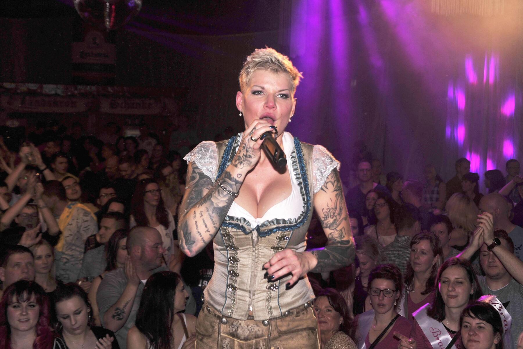 Urteil gegen Melanie Müller wegen Hitlergruß ist rechtskräftig