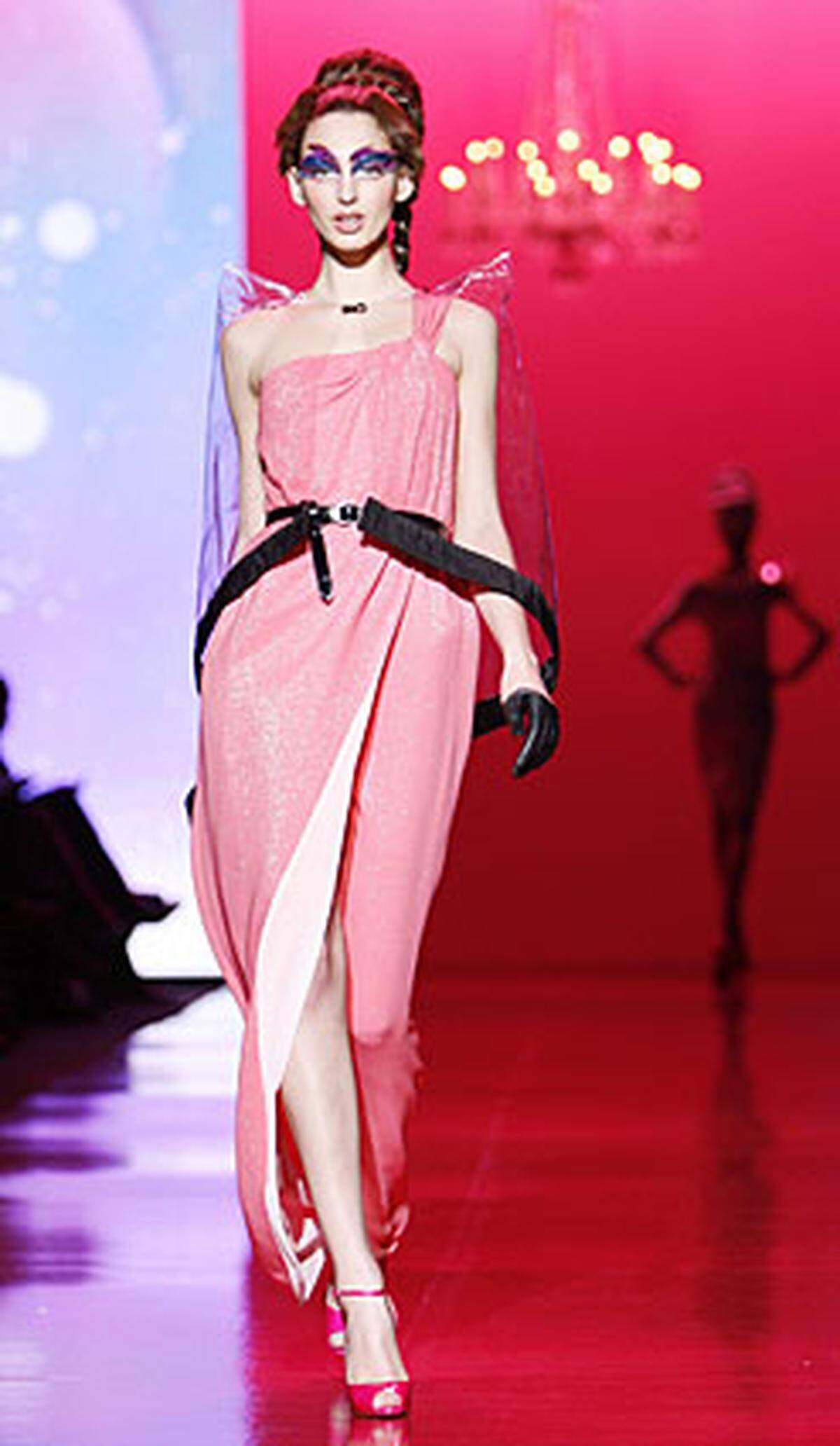 Designer Michael Kors wurde Barbie von Kopf bis Fuß in ihrer Liebligsfarbe kleiden.