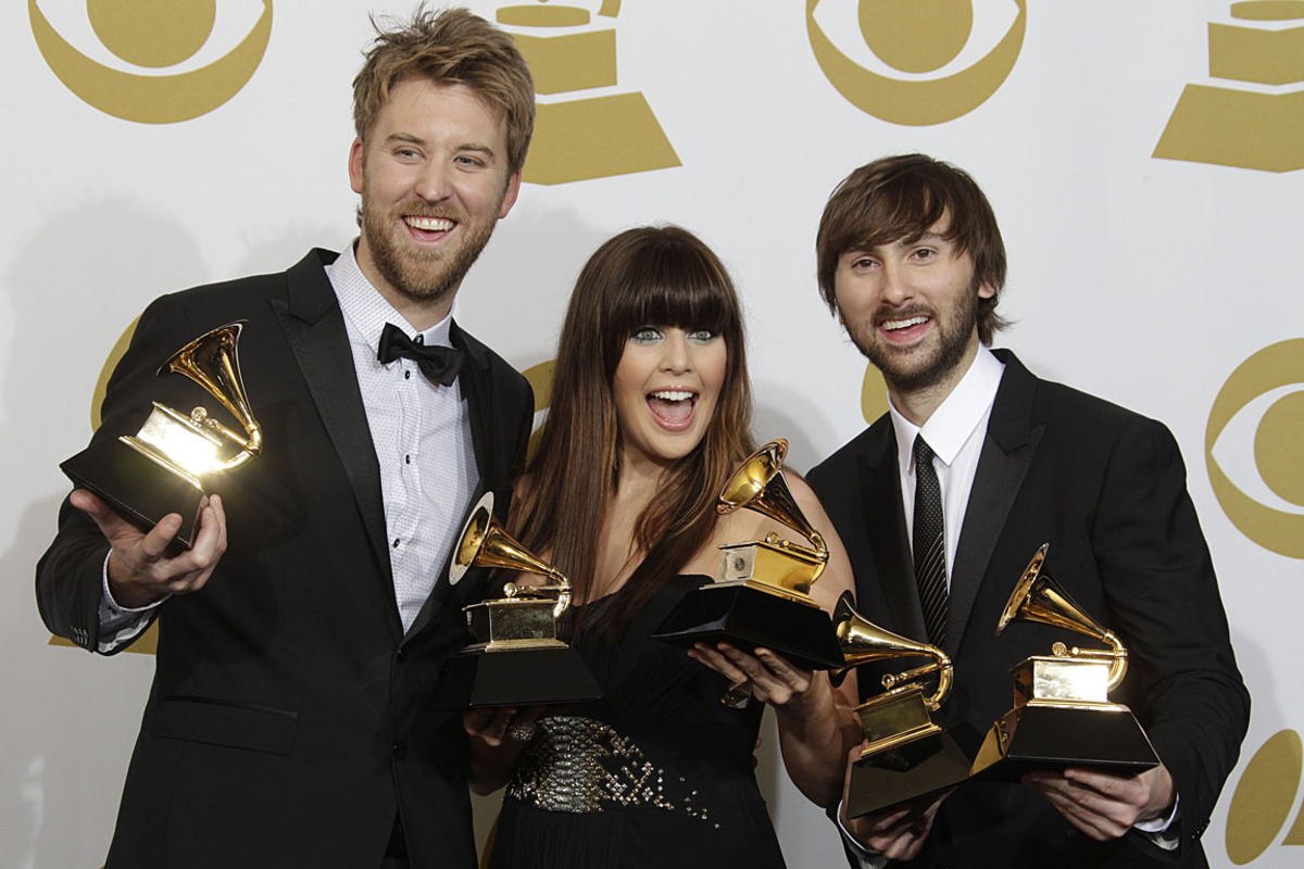 Ein poppiger Country-Song hat bei den Grammys richtig abgeräumt. Lady Antebellum hat am Sonntagabend (Ortszeit) in Los Angeles gleich fünf der begehrtesten Musikpreise der Welt für "Need You Now" - als Song und als gleichnamige Platte - bekommen.