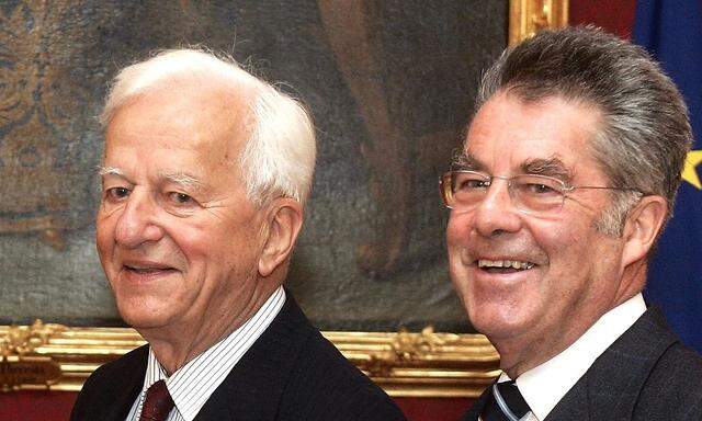 Archivbild: Weizsaecker bei Fischer im Mai 2006