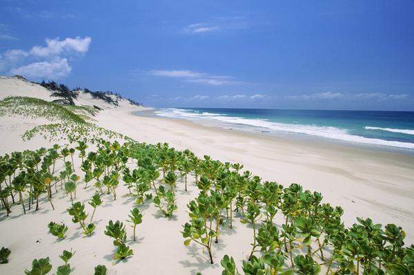 ...im endlosen Türkis: Die Inseln vor der Küste von Mozambique werden touristisch erschlossen.