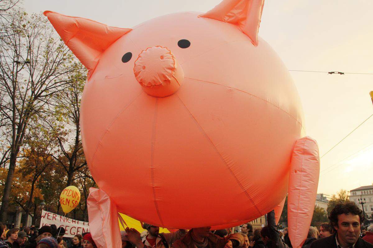 Ein "fliegendes Schwein" soll daran erinnern, dass auch das scheinbar Unmögliche möglich werden kann.