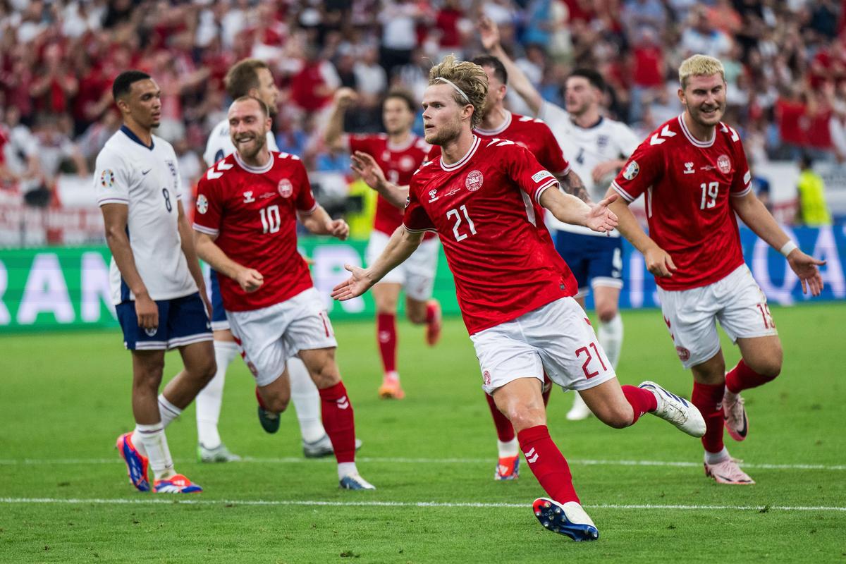 Morten Hjulmand (21) is celebrating.