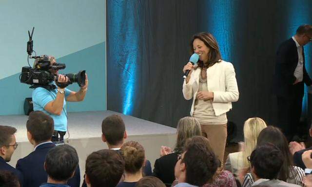 Darf eine Moderatorin des ORF als Privatperson öffentlich Politiker loben? Russwurm bei einer ÖVP-Veranstaltung am Wochenende.