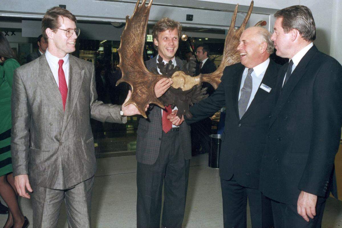 Zahlreiche Prominenz wie der ehemalige Bundesknazler Franz Vranitzky statteten dem "Elch" einen Besuch ab. In den 1970er und 1980er Jahren hatte Ikea in den deutschsprachigen Ländern einen Elch als Maskottchen.