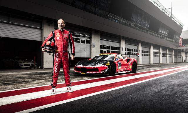 Fons Scheltema, 61, Niederländer, Pilot in der Ferrari Challenge, vor seinem 488 in Spielberg.